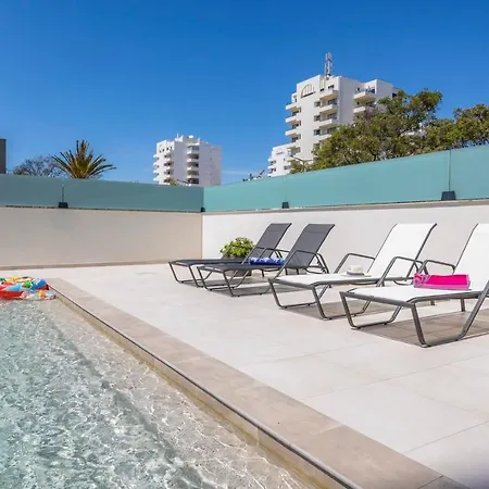 Lejlighed 2-bedroom Beachside With Pool & Parking *