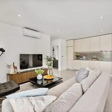 Lejlighed 2-bedroom Beachside With Pool & Parking