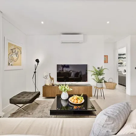 Lejlighed 2-bedroom Beachside With Pool & Parking *