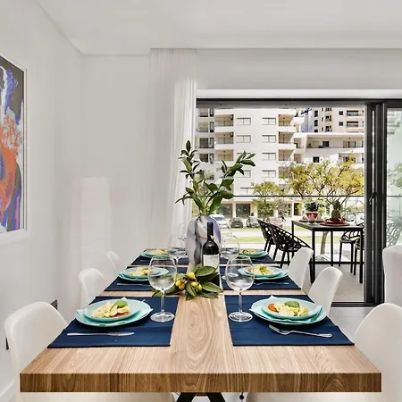 2-bedroom Beachside With Pool & Parking * Quarteira