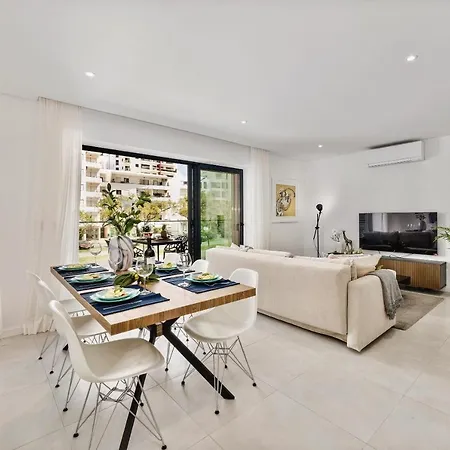 2-bedroom Beachside With Pool & Parking Lejlighed Quarteira