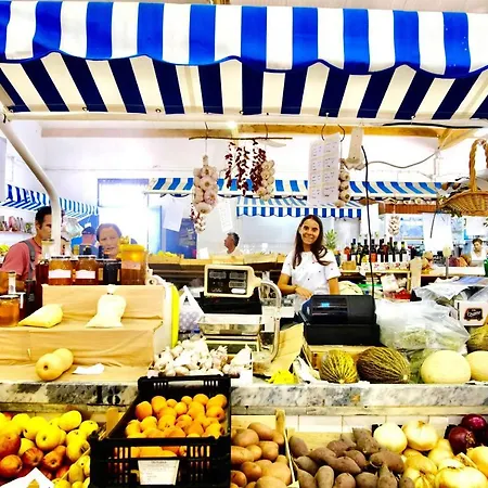 2-bedroom Beachside With Pool & Parking * Quarteira