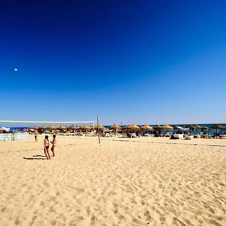 Lejlighed 2-bedroom Beachside With Pool & Parking *