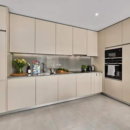 Apartmán 2-bedroom Beachside With Pool & Parking Quarteira