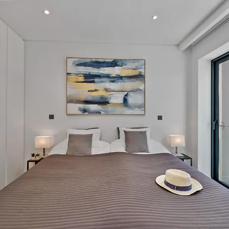 2-bedroom Beachside With Pool & Parking Quarteira