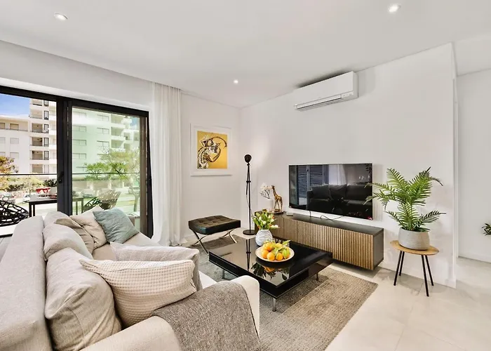 아파트 2-bedroom Beachside With Pool & Parking *