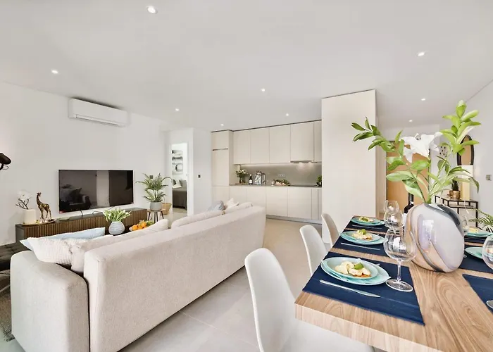 2-bedroom Beachside With Pool & Parking 아파트 *