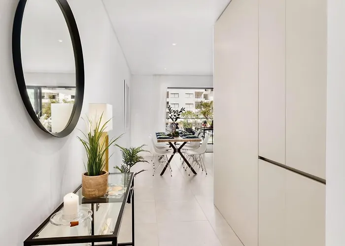 아파트 2-bedroom Beachside With Pool & Parking *