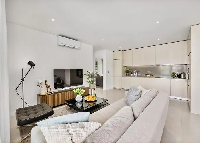 아파트 2-bedroom Beachside With Pool & Parking