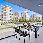 Apartamento 2-bedroom Beachside With Pool & Parking