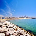 Apartamento 2-bedroom Beachside With Pool & Parking *