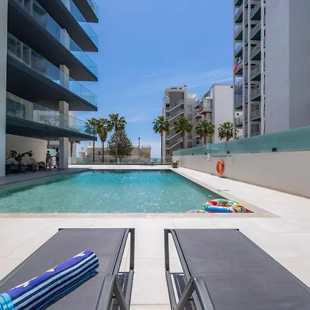 2-bedroom Beachside With Pool & Parking Apartamento Quarteira