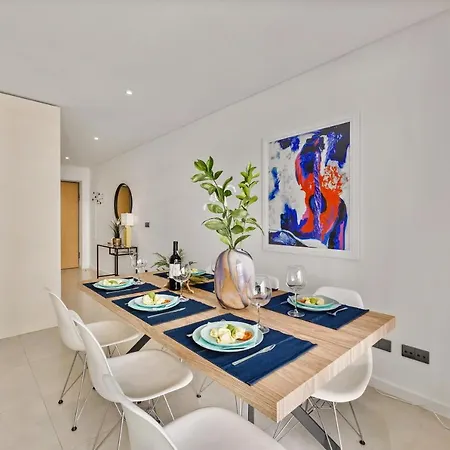 2-bedroom Beachside With Pool & Parking Apartamento