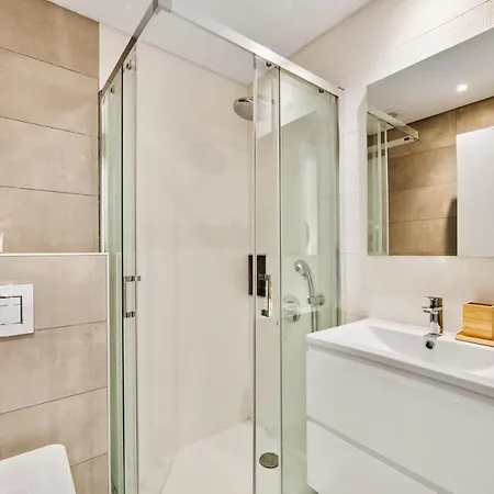 Apartamento 2-bedroom Beachside With Pool & Parking Quarteira