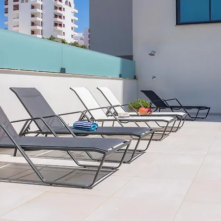 2-bedroom Beachside With Pool & Parking * Quarteira