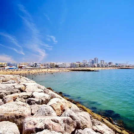 Apartamento 2-bedroom Beachside With Pool & Parking *