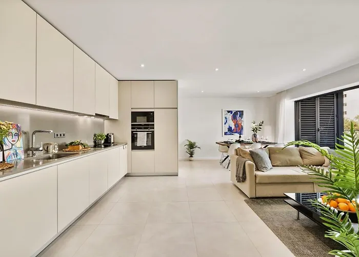 2-bedroom Beachside With Pool & Parking * 奎特里拉