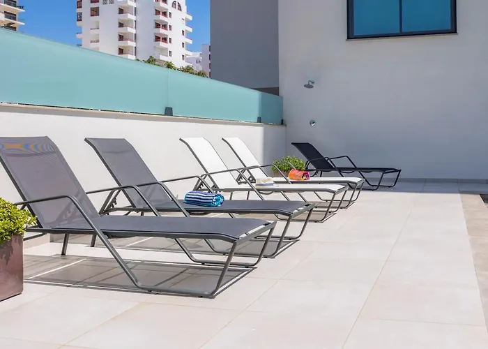 2-bedroom Beachside With Pool&parking * Quarteira