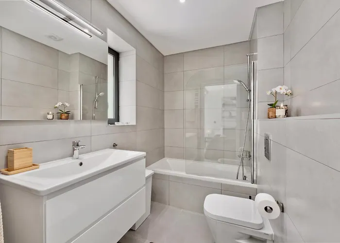 2-bedroom Beachside With Pool&parking Appartement