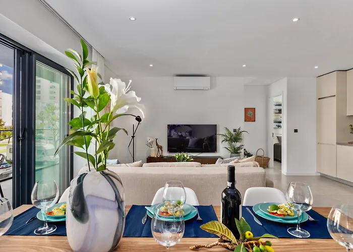 Appartement 2-bedroom Beachside With Pool&parking
